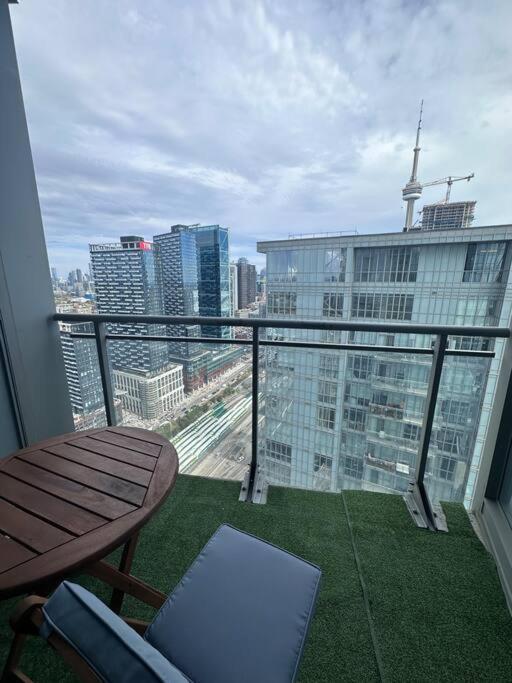 Spacious Condo With Awesome Lake View Toronto Exterior photo